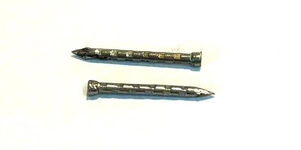 Prego 8x16mm s/ Cab. Gravado Niquelado│ 1kg