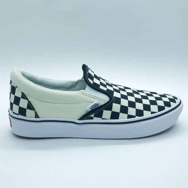 vans slip on quadriculado preto e branco