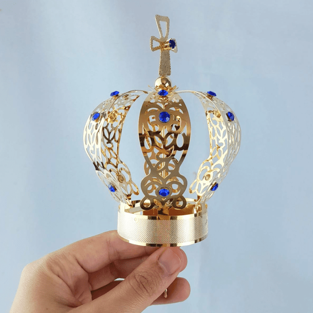 Coroa em metal banhada a ouro CT15