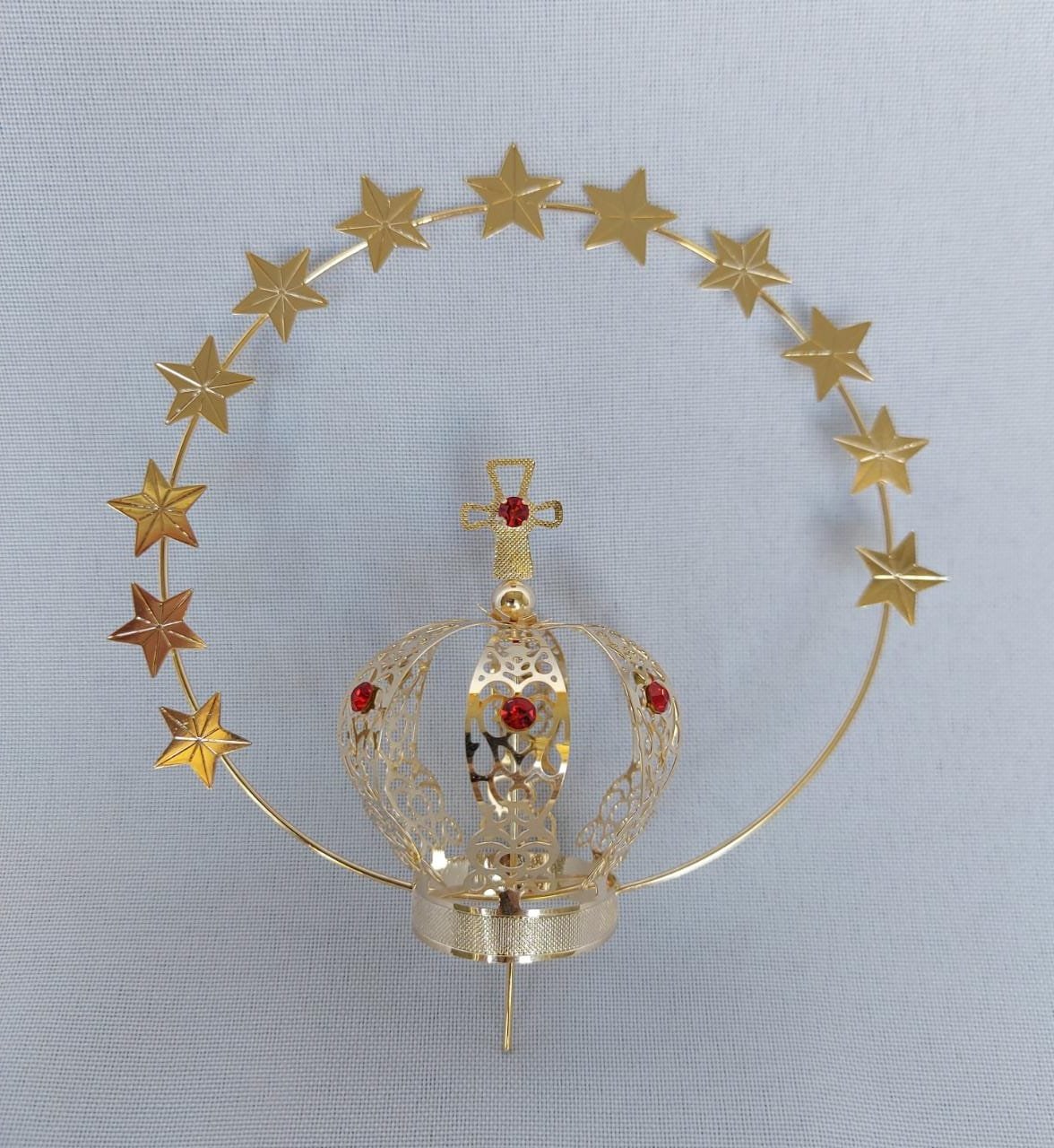 Coroa com esplendor em metal banhada a ouro CT6R com pedrinhas vermelha