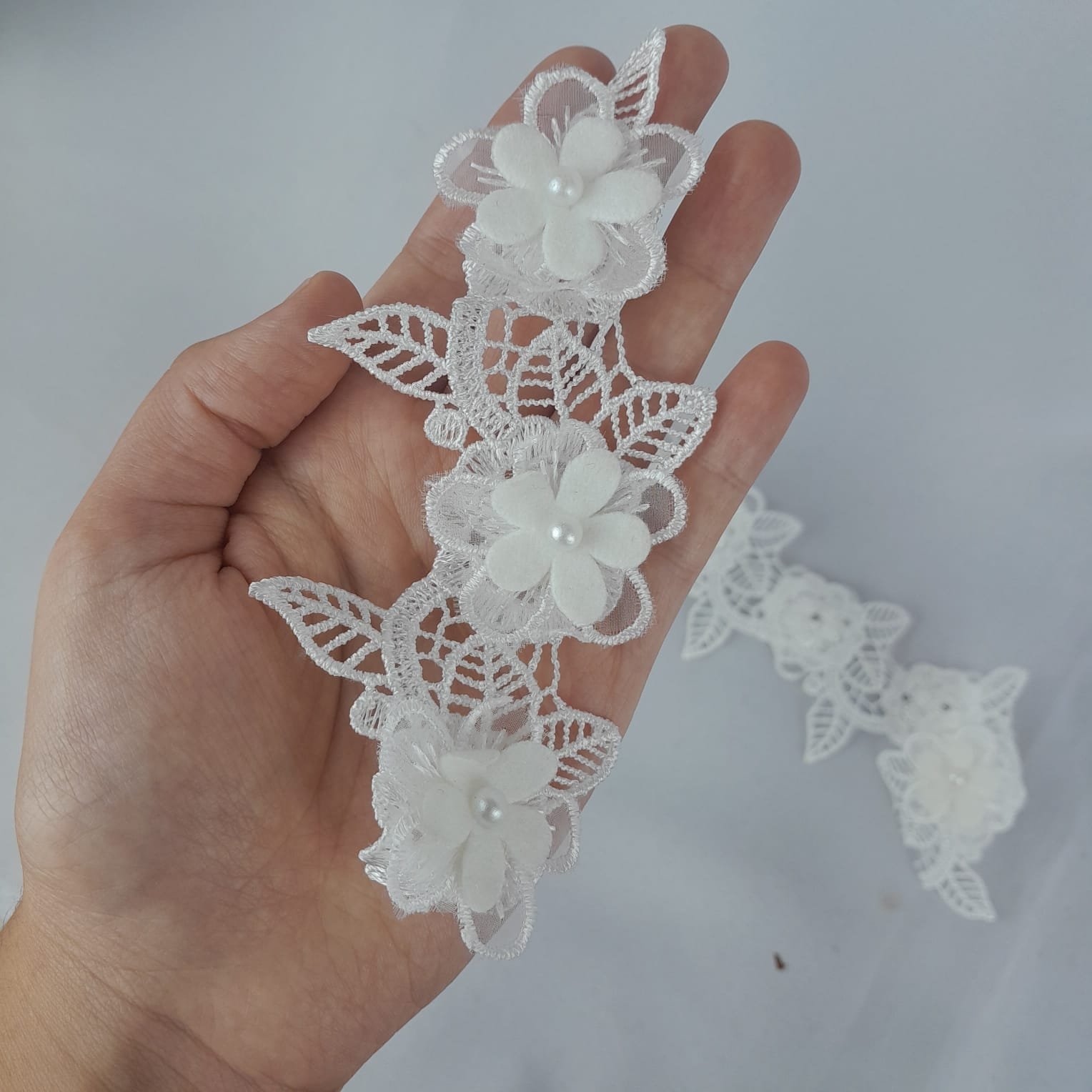 Flor em Renda com Pérola Branca (Pacote 18 unidades) | Materiais para ...