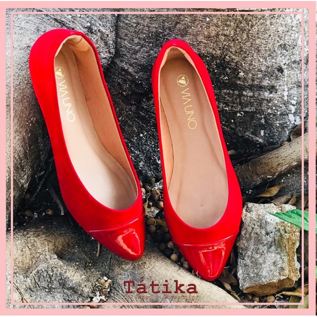 sapatilha vermelha bico fino