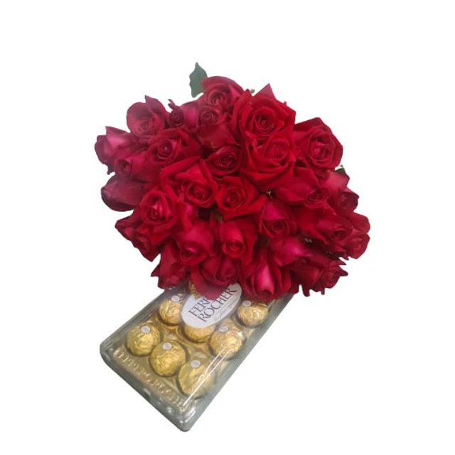 Buquê Com 30 Rosas Vermelhas e Um Ferrero Rocher Com 12Unid - Flores e Chocolates em Harmonia