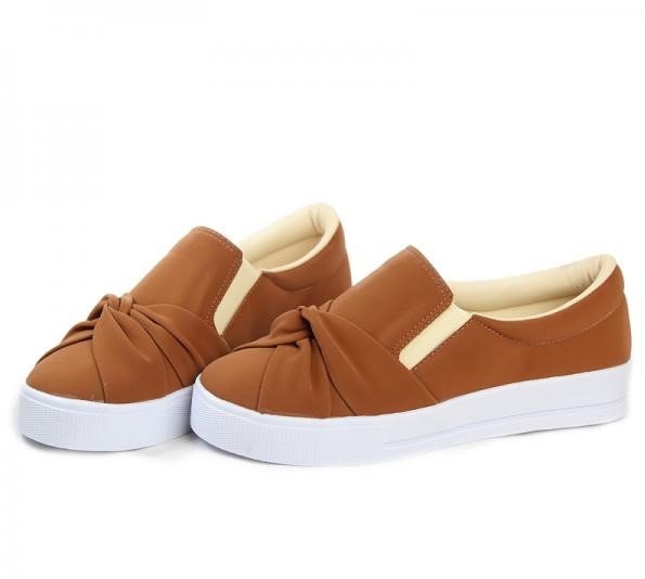 slip on caramelo