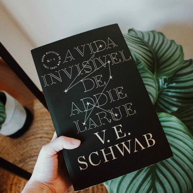 A Vida Invisível De Addie Larue - V. E. Schwab - Livro Físico ...