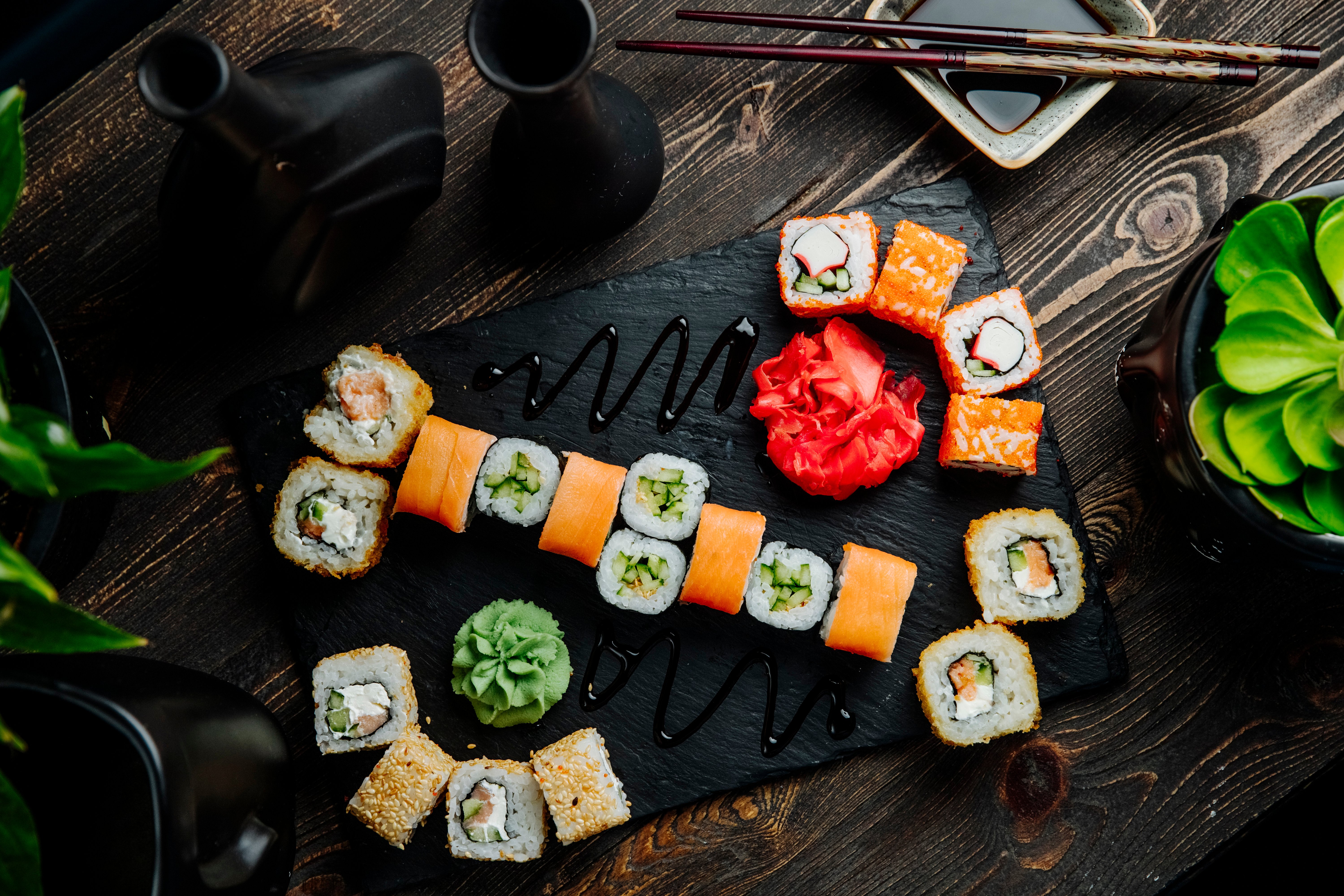 sushi-set-philadelphia-crab-maki-california-cappa-maki-ginger-wasabi-top-view
