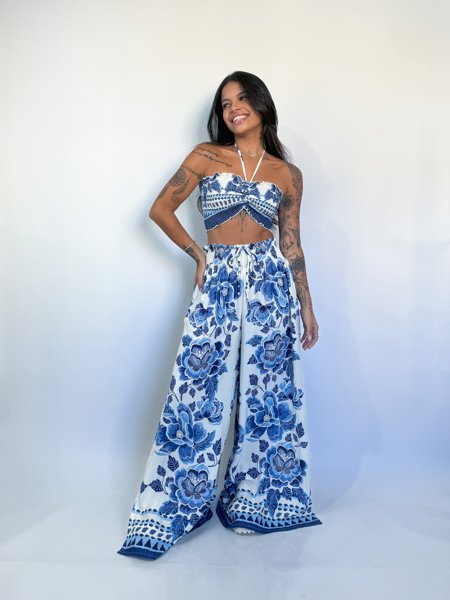 pantalona lastex fenda lateral barrado flores azuis 