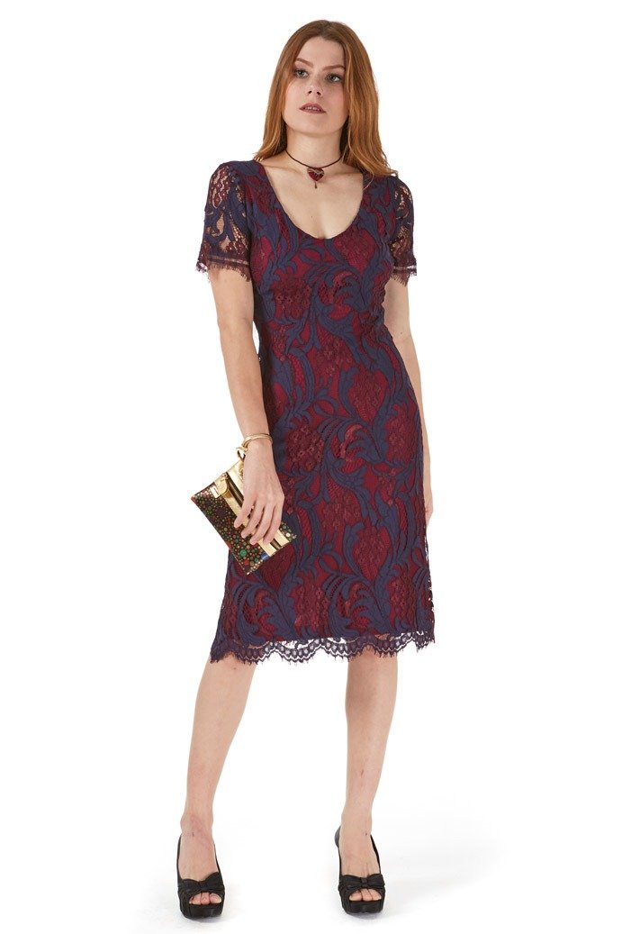 vestidos com decote v na frente e nas costas