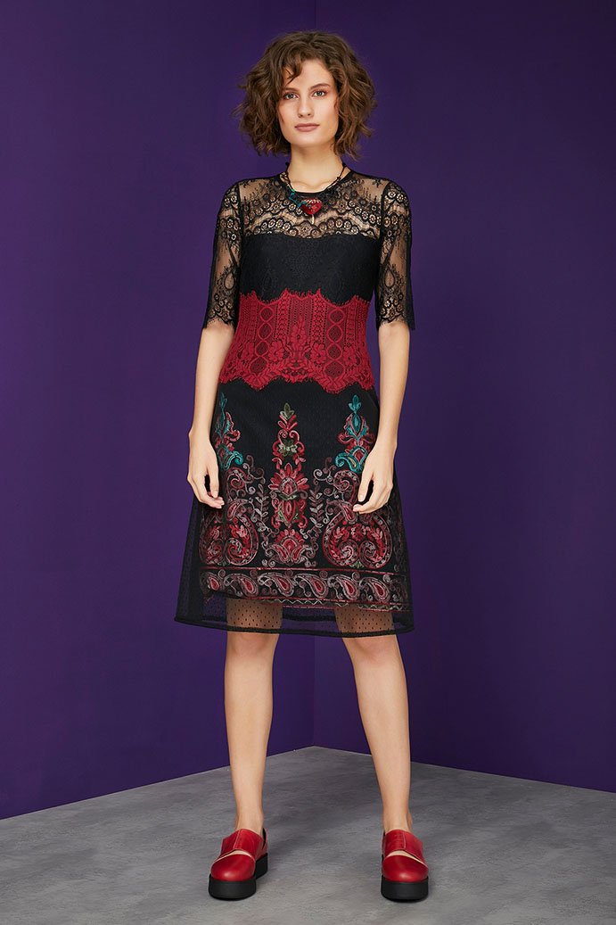 vestido renda com tule