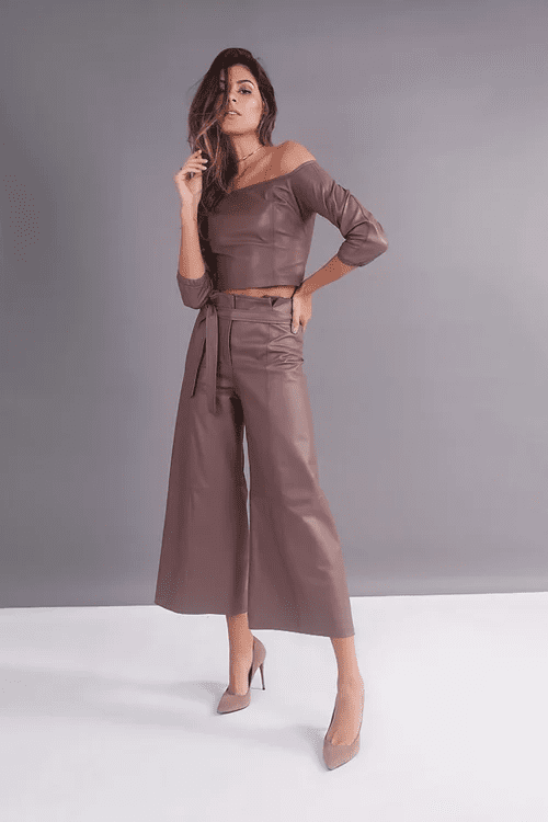 Calça pantacourt online de couro