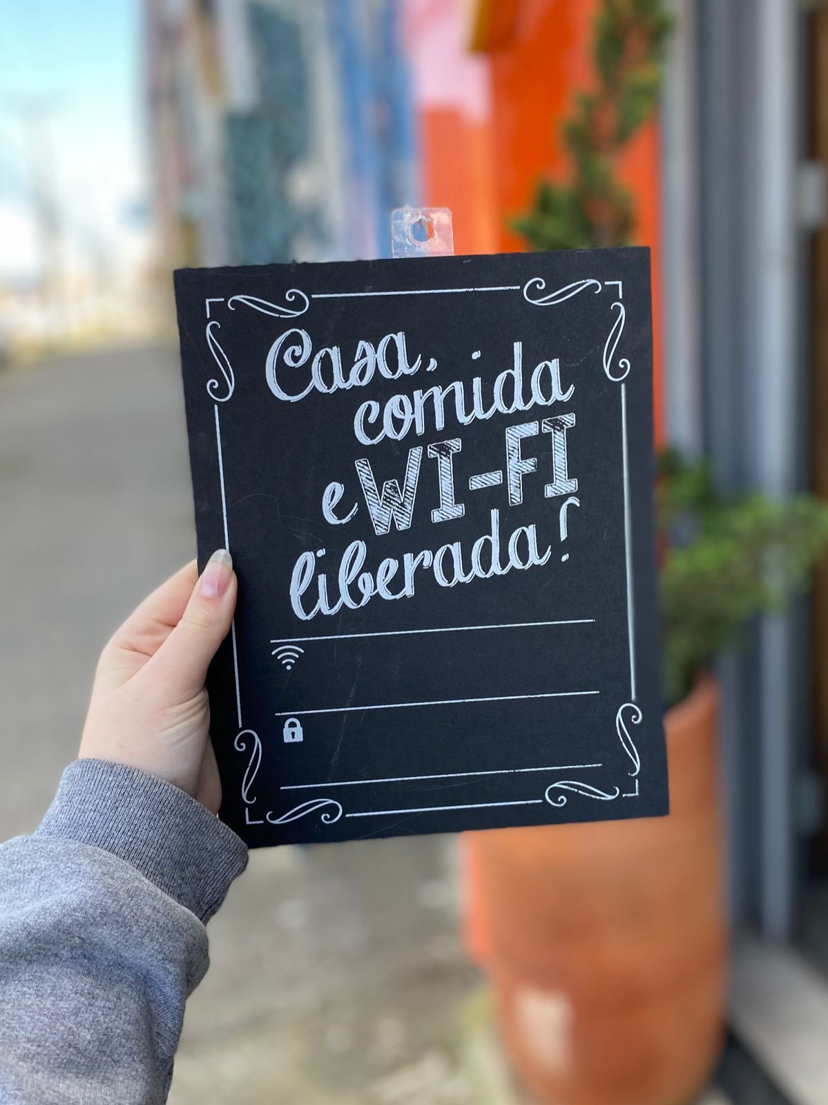 Placa Lousa Casa, Comida e Wi-Fi Liberada!