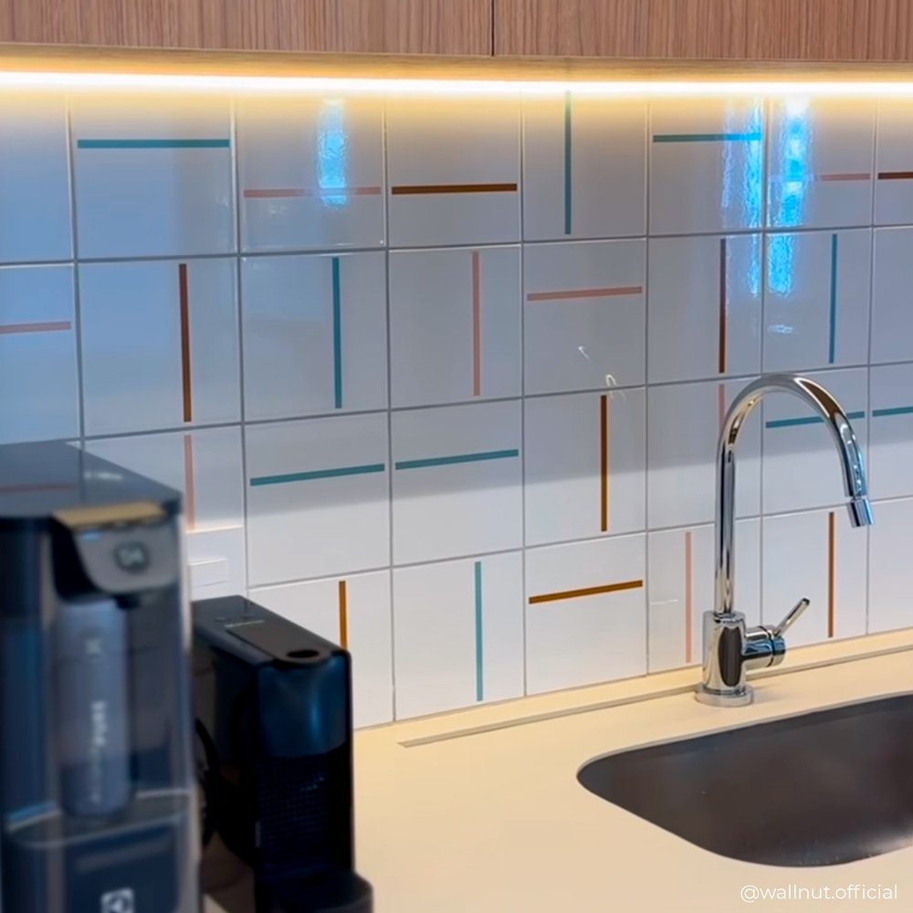 Decor Lines Traco Ocre Nude e Menta em cozinha — TAI Azulejos