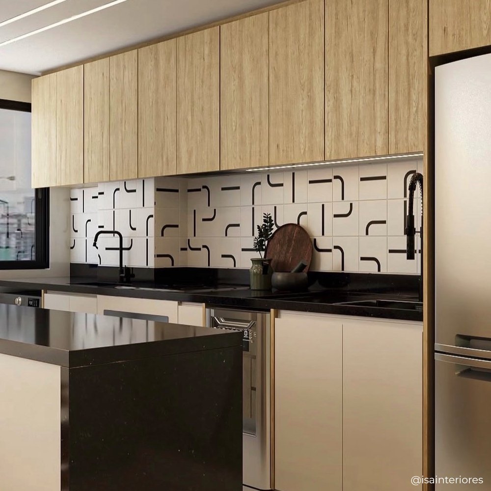 Painel Max Preto em parede de destaque de cozinha — TAI Azulejos