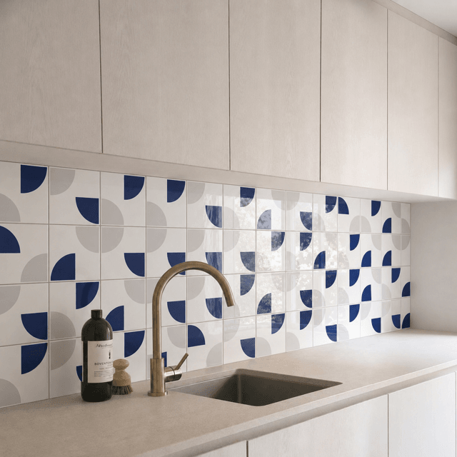 Azulejo Emi - Cinza e Azul Escuro