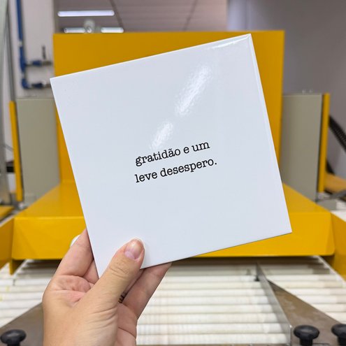 azulejo-frase-gratidao-leve-desespero-fabrica-bidnc