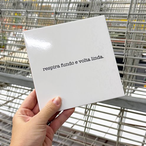 azulejo-frase-respira-fundo-fabrica-o9wgd