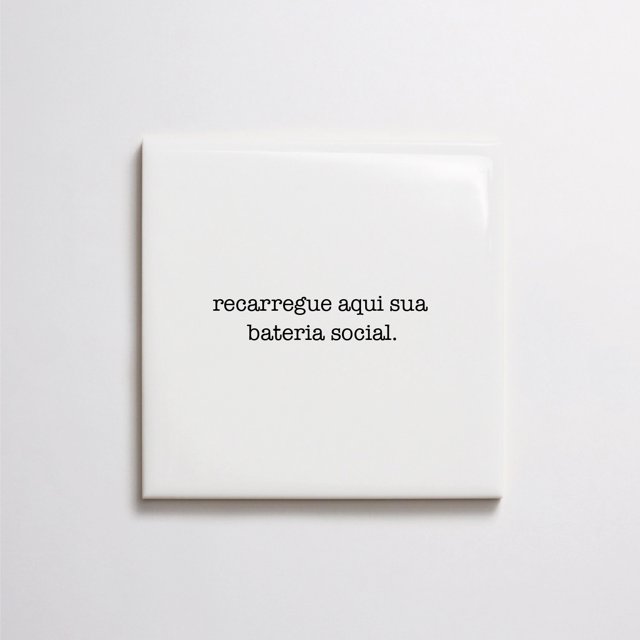 Azulejo de Frase “recarregue aqui sua bateria social.”