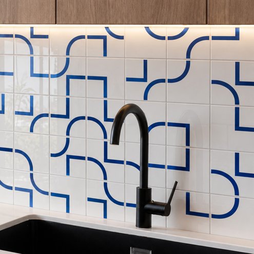 azulejo-painel-forma-azul-bic-cozinha-eatfi