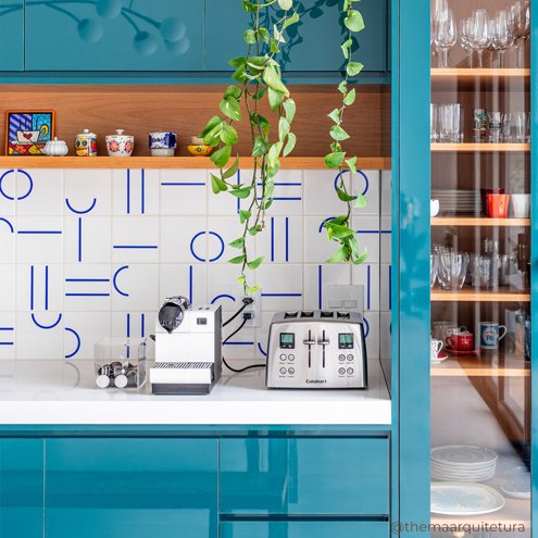 azulejo-painel-kimi-azul-bic-cozinha-colorida