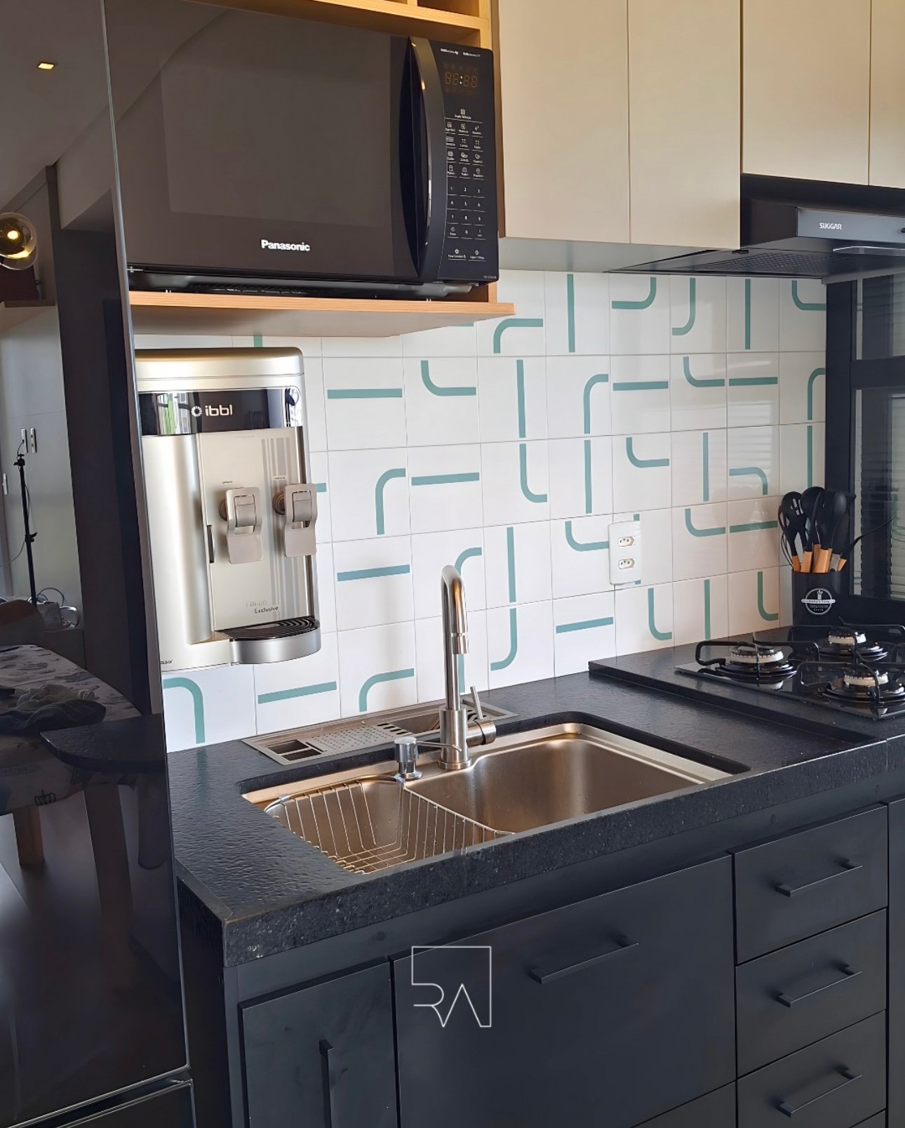 Painel Max Verde Menta aplicado em cozinha — TAI Azulejos
