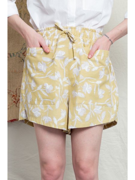 frente-shorts-estampado-amarelo-linho-sustentavel