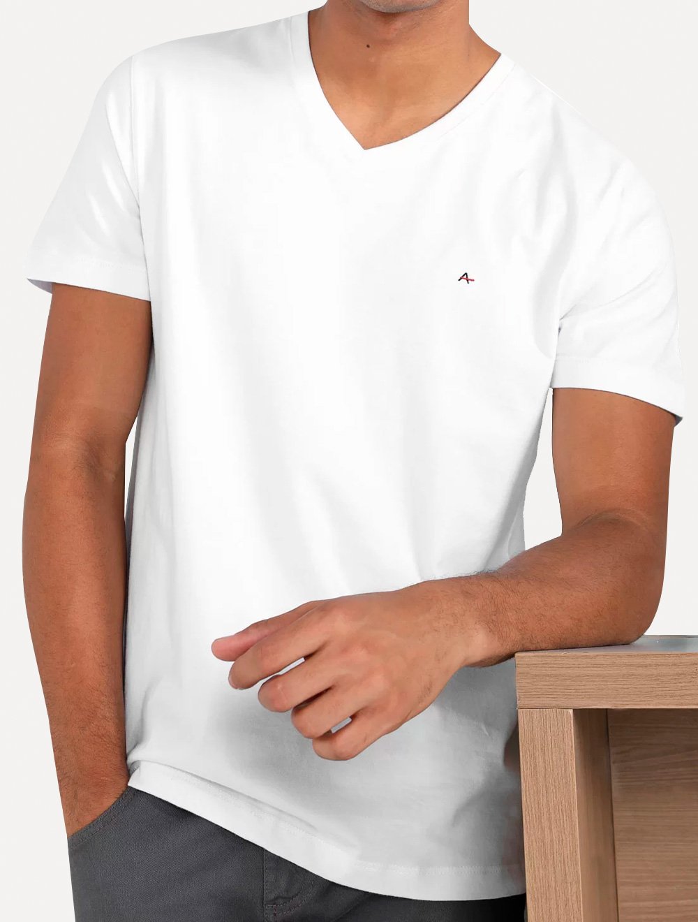Camiseta Aramis Masculina Basic V-Neck Branca