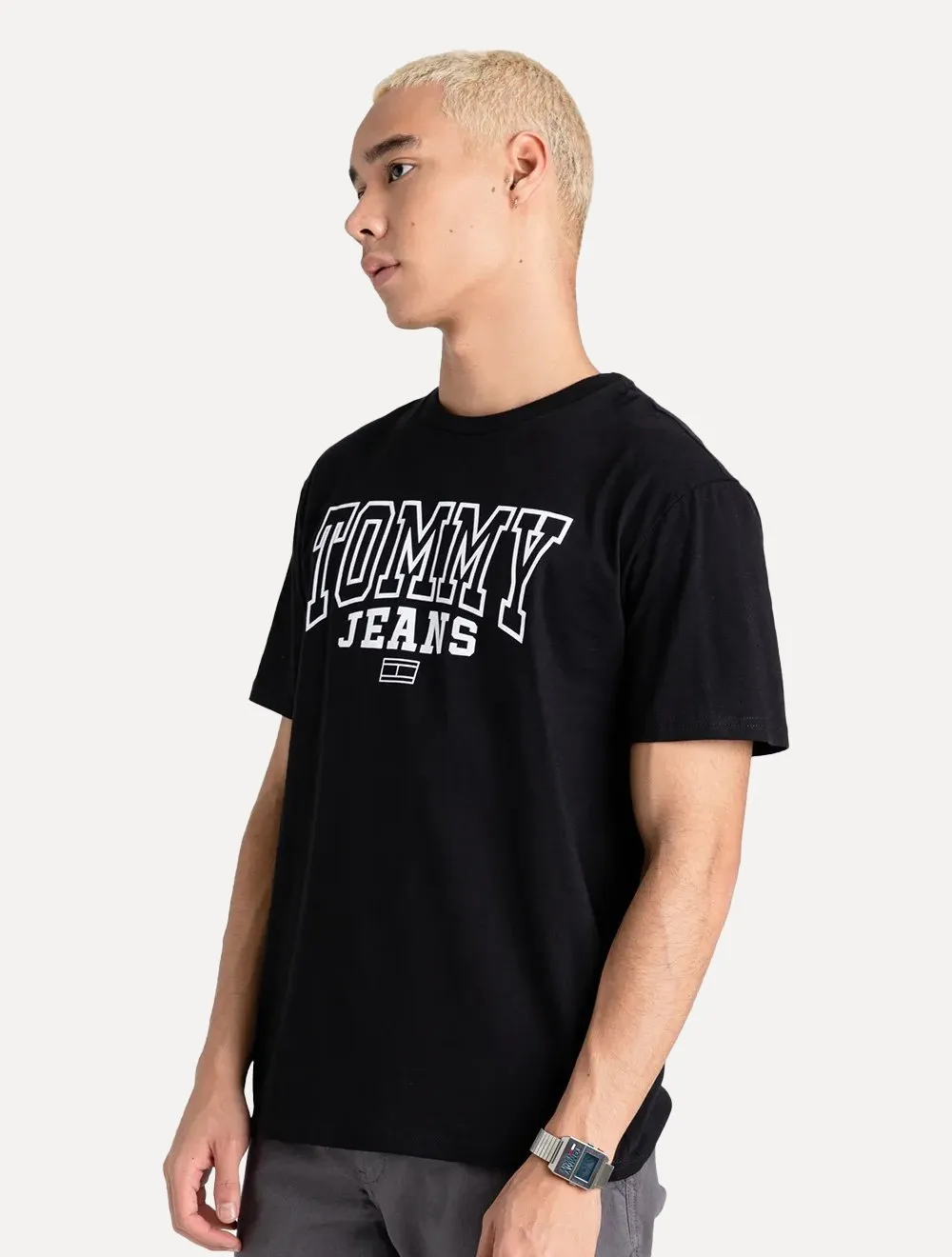 Camiseta Tommy Jeans Masculina Arc Entry Graphic Preta