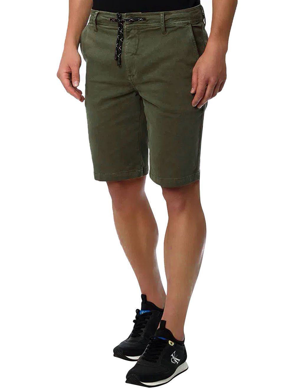 Bermuda Calvin Klein Jeans Masculina Sarja Chino Tinturada Verde Militar