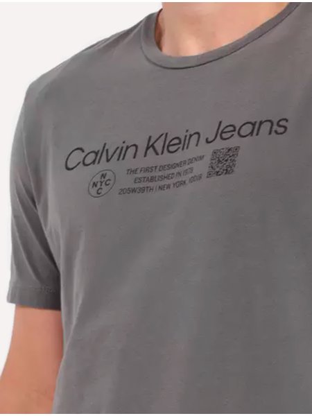 Camiseta Calvin Klein Jeans Masculina Logo QR Code Pigmento Chumbo