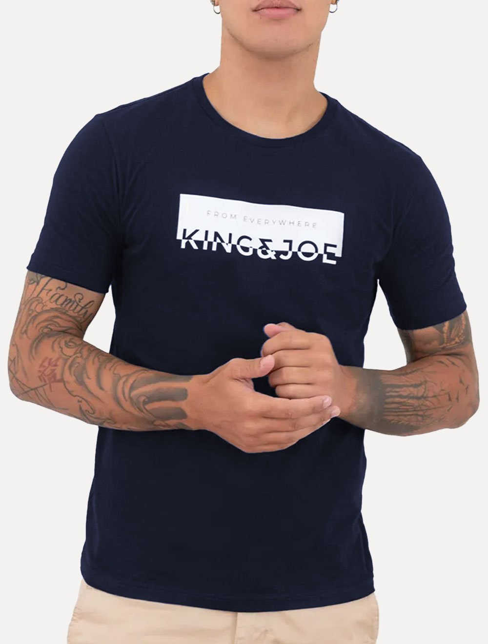 Camiseta King & Joe Masculina Logomania Negativo Azul Marinho