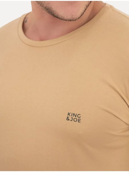 Camiseta King & Joe Masculina Slim Basic Dark Small Logo Cáqui