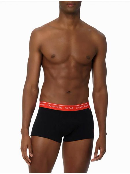 Cueca Calvin Klein Low Rise Trunk Valentines Preta 1UN