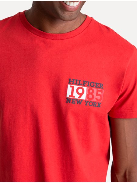 Camiseta Tommy Hilfiger Masculina New York Flag Logo Vermelha