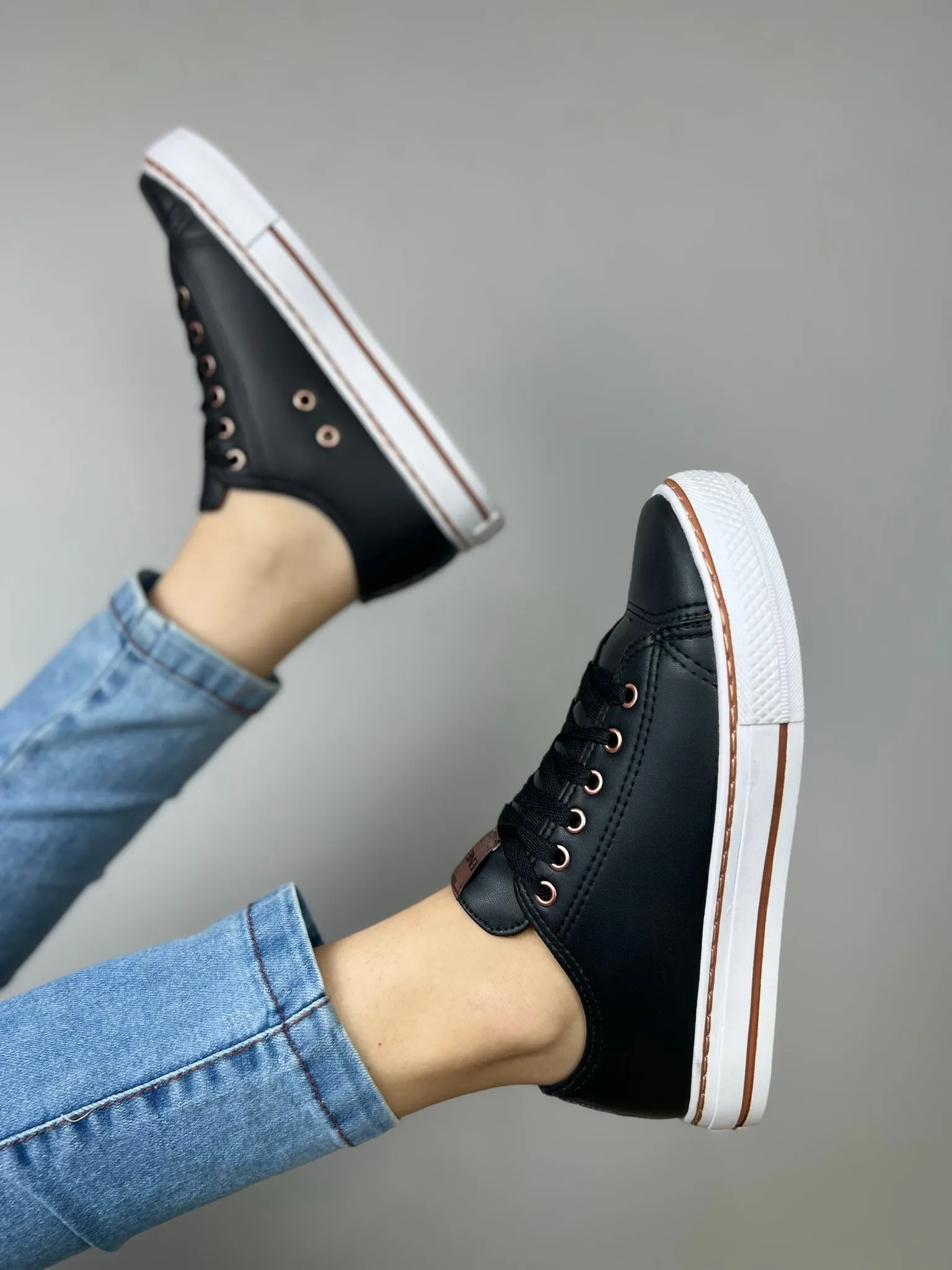 Tenis 2024 mississipi caramelo