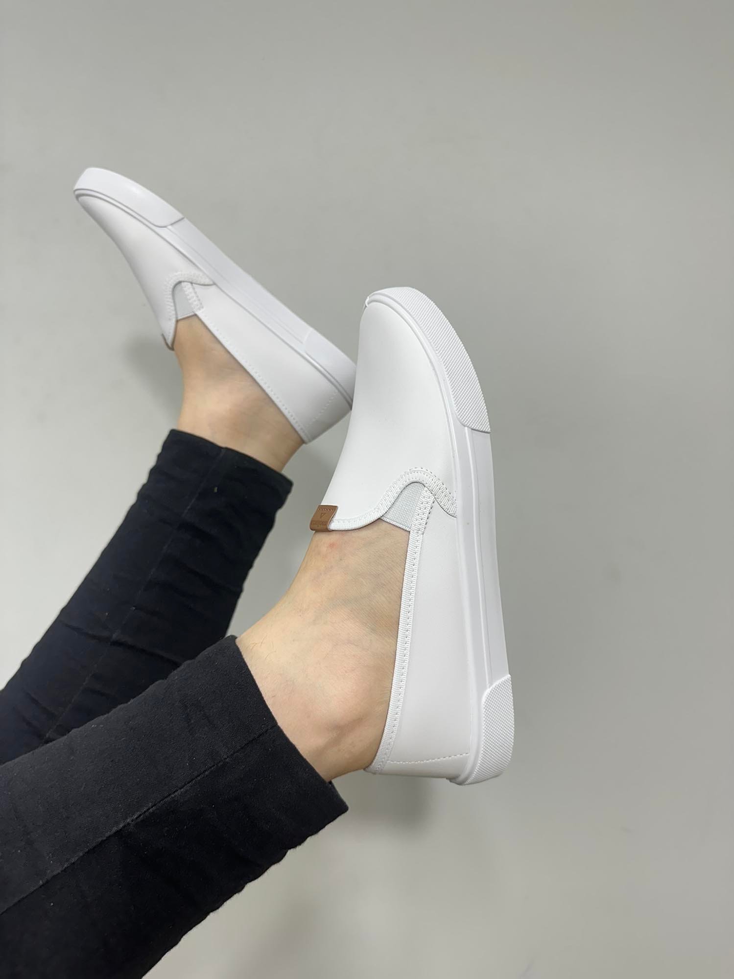 Slip on online moleca branco