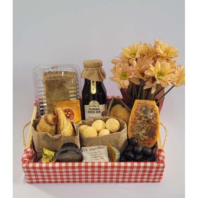 Café da Manhã com Pão de Batata , Frutas e Bolo | Cestas, Flores, Presentes  - Cesta de Amor