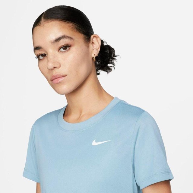 Camiseta Nike Dri Fit Legend Feminina